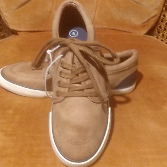 Cat & Jack size 4 youth  shoes - Picture 3 of 4